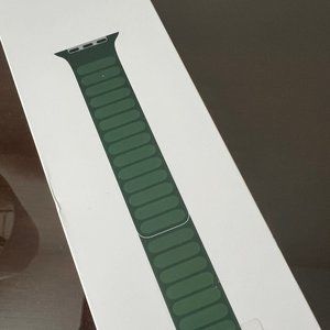 Apple Watch 45mm S/M Sequoia Green Leather Link Sealed.